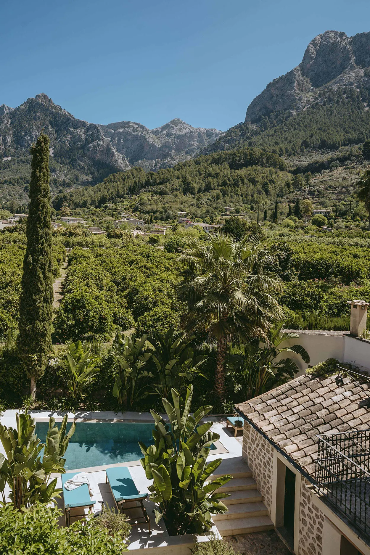 jardin avec piscine et vue montagne jardin avec piscine et vue montagne