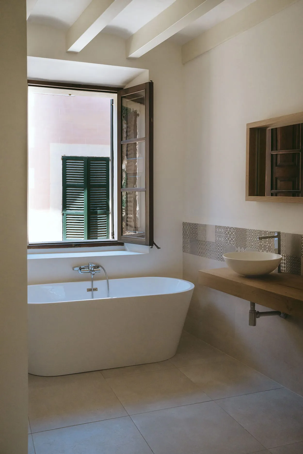 salle de bain design avec poutres salle de bain design avec poutres