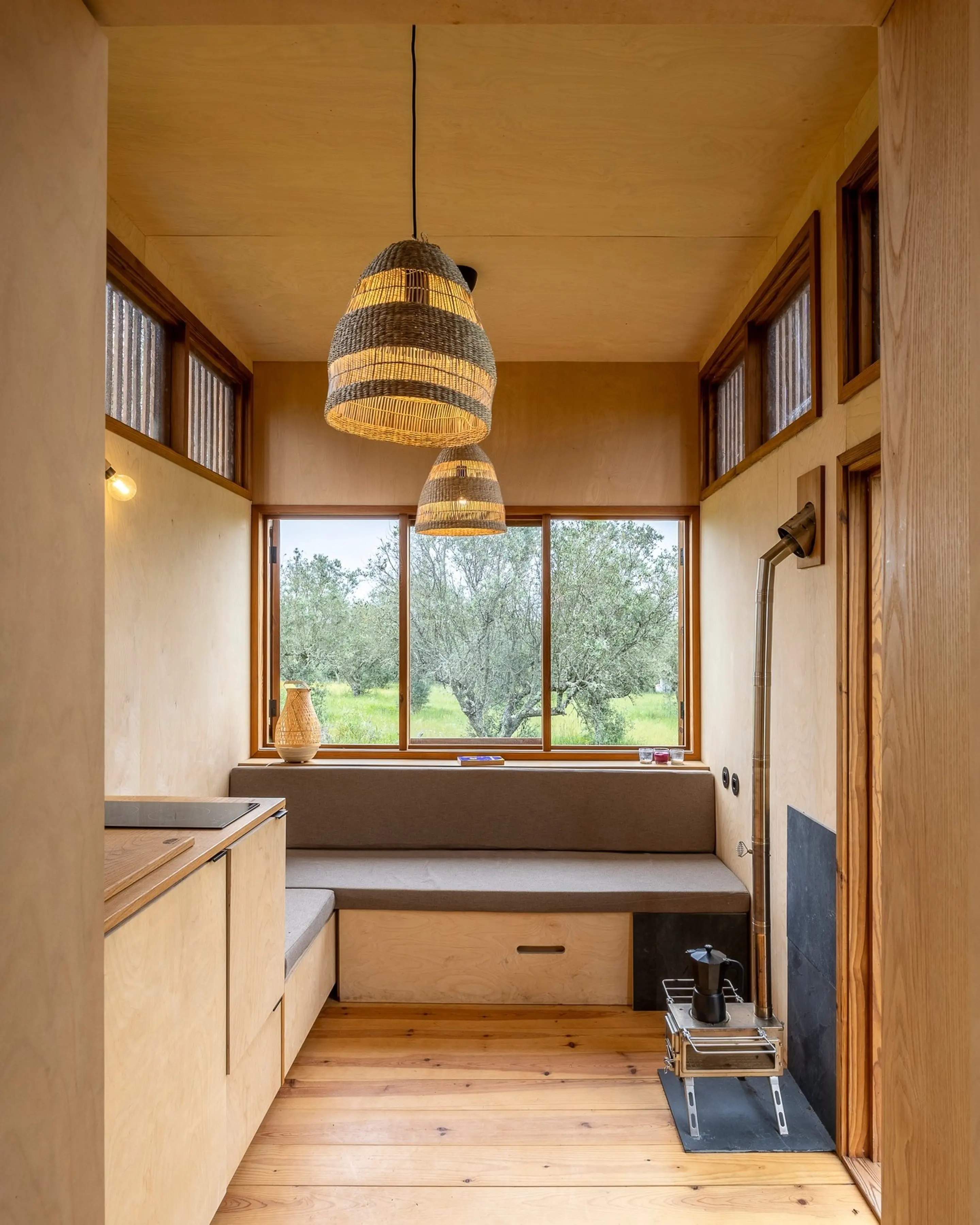 salon tiny house en bois PEGO par MADEIGUINCHO salon tiny house en bois PEGO par MADEIGUINCHO