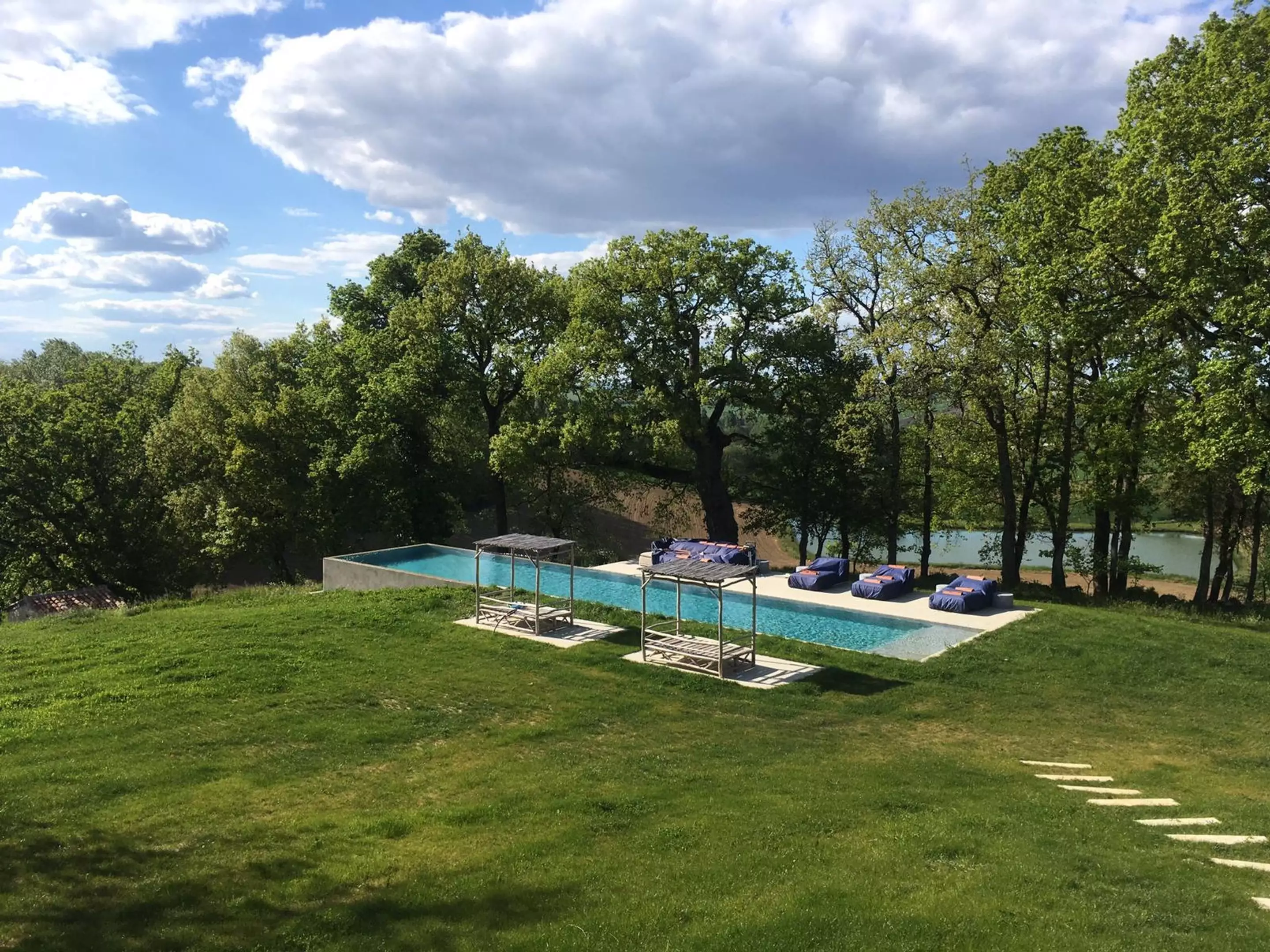 jardin avec piscine