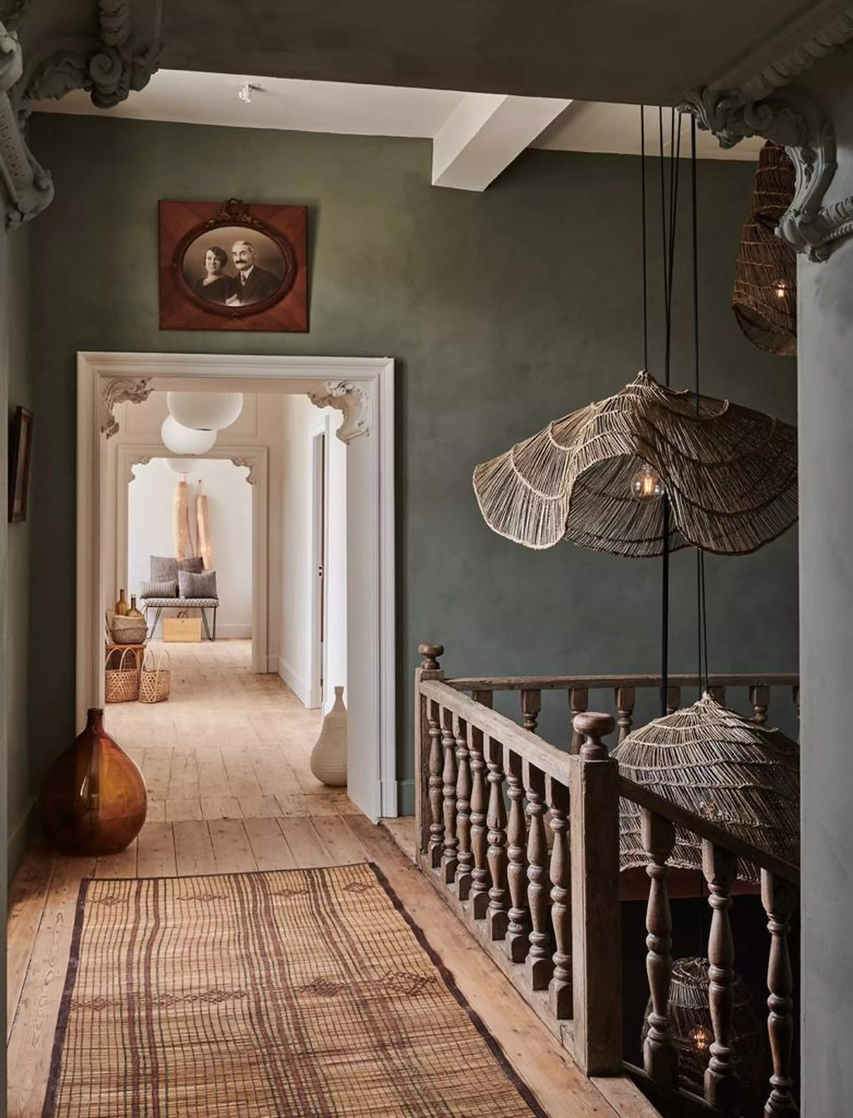 escalier à balustres maison en pierres rénovée