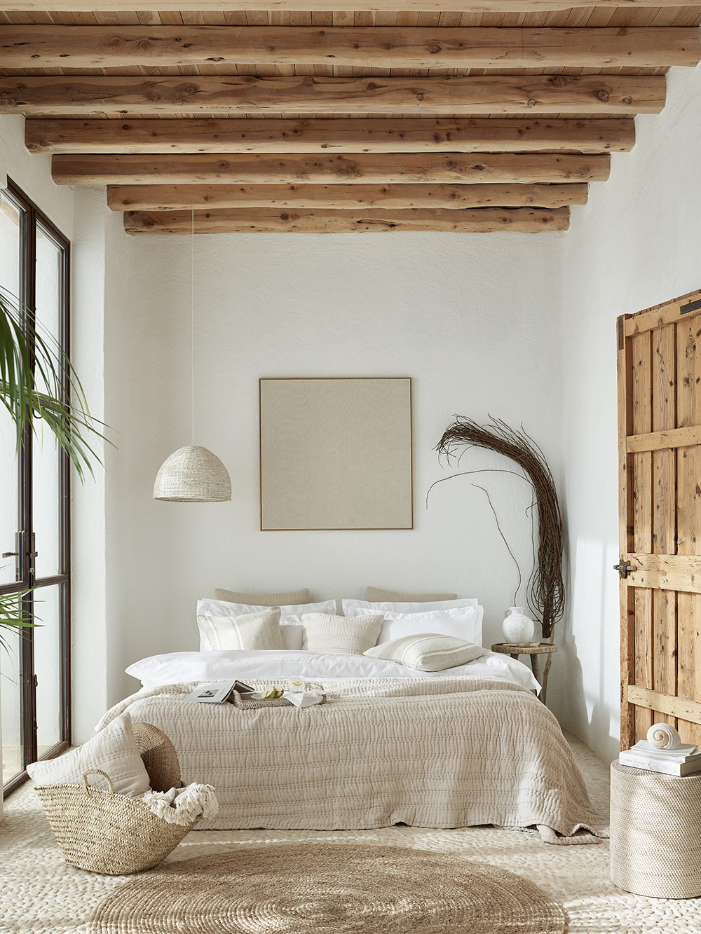 chambre avec poutres décoration naturelle