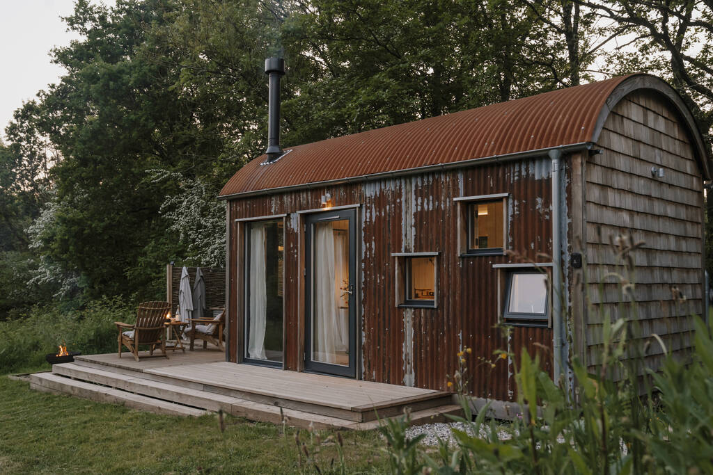 petite maison en bois et métal petite maison en bois et métal