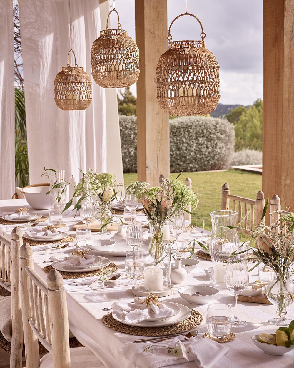 salle à manger d'extérieur en rotin décoration naturelle