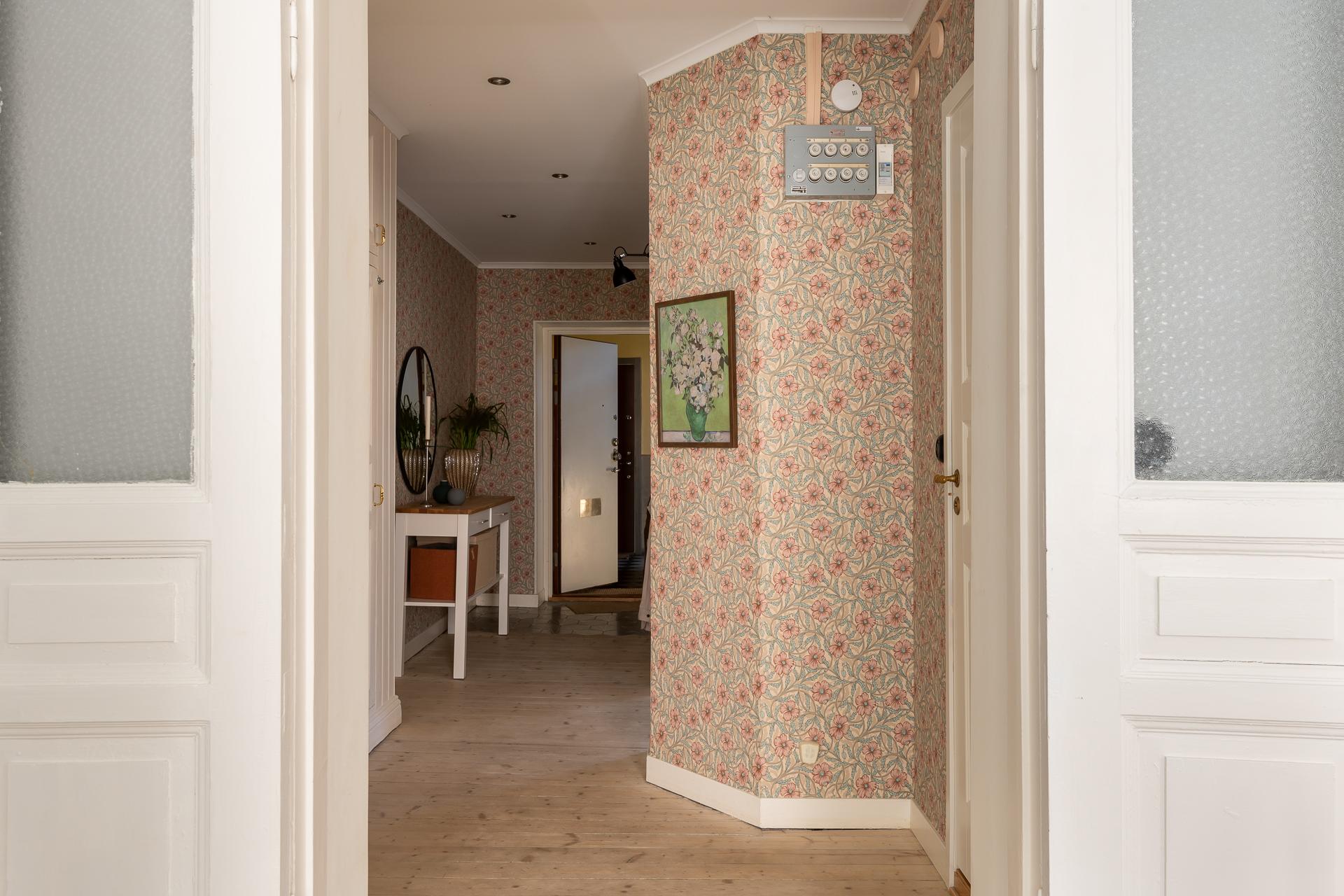 entrée avec papier-peint vintage décoration scandinave entrée avec papier-peint vintage décoration scandinave