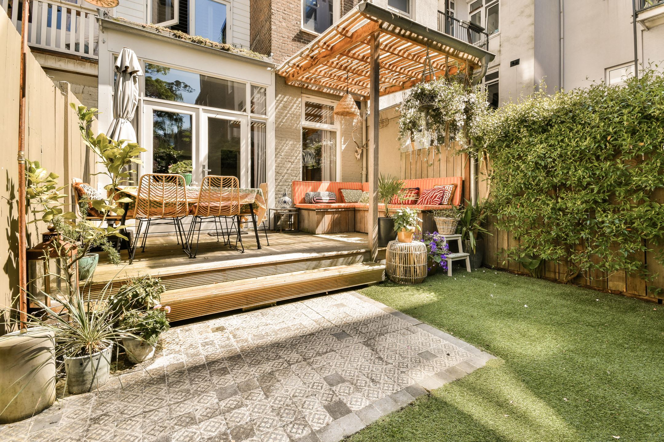 terrasse avec pergola appartement avec jardin décoration colorée et vintage terrasse avec pergola appartement avec jardin décoration colorée et vintage
