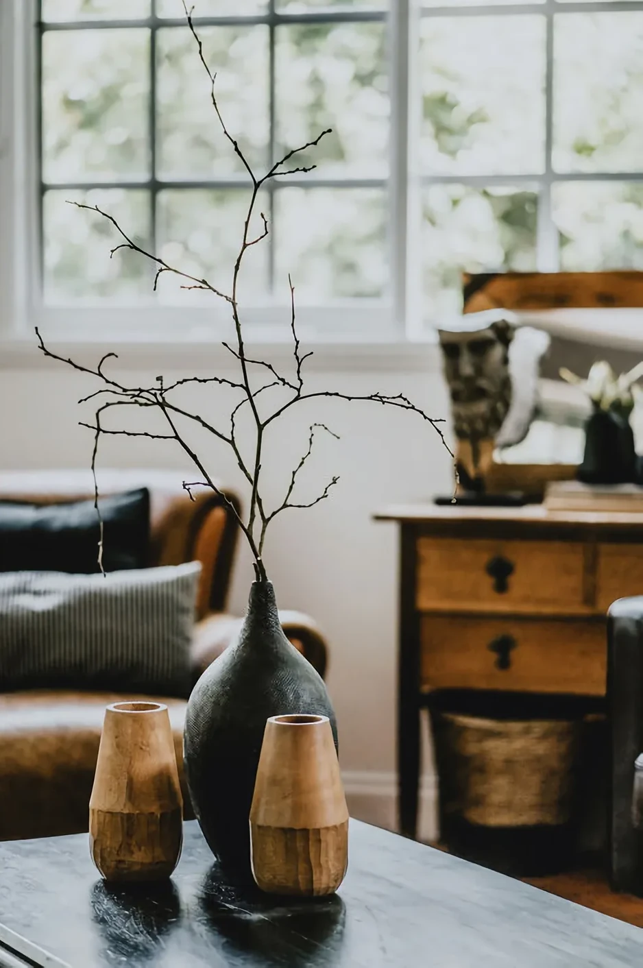 table basse avec objets table basse avec objets