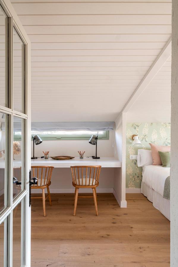 chambre mansardée maison en pierre Catalogne Mas del Suro chambre mansardée maison en pierre Catalogne Mas del Suro