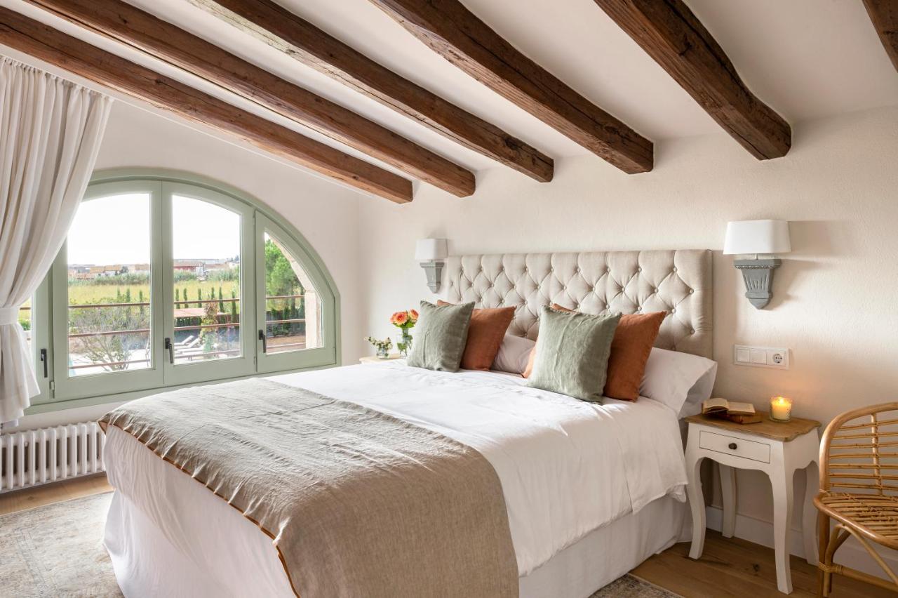 chambre avec poutres maison en pierre Catalogne Mas del Suro chambre avec poutres maison en pierre Catalogne Mas del Suro