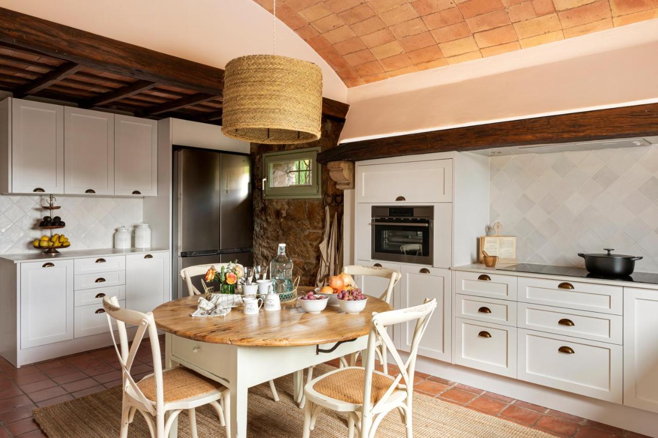 cuisine rustique chic maison en pierre Catalogne Mas del Suro cuisine rustique chic maison en pierre Catalogne Mas del Suro