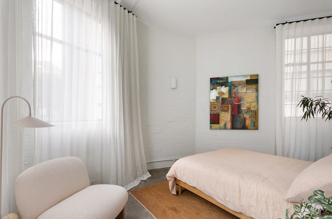 chambre avec deux fenêtres chambre avec deux fenêtres