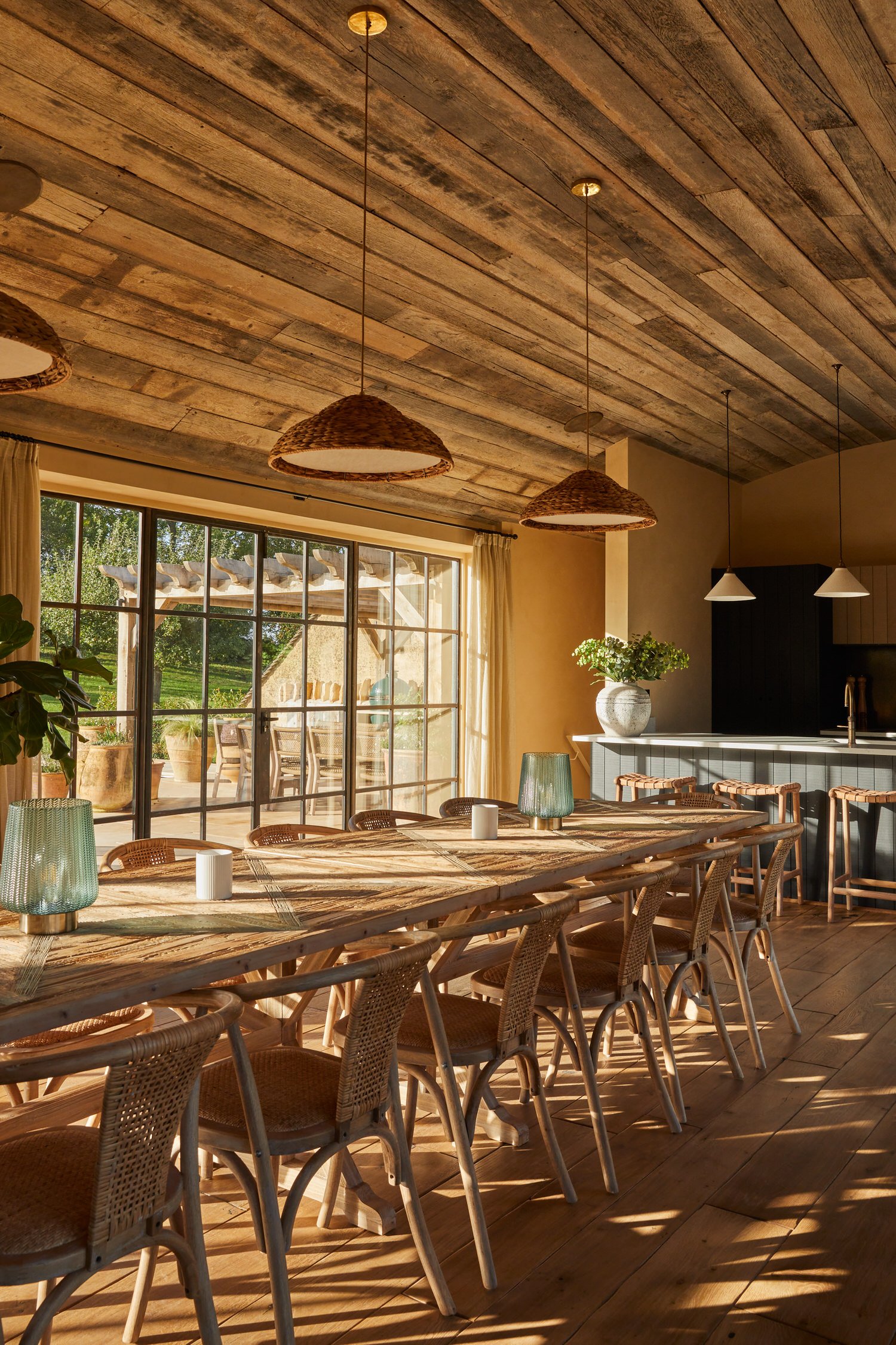salle à manger ancienne ferme rénovée Latimer Farm décoration rustique chic