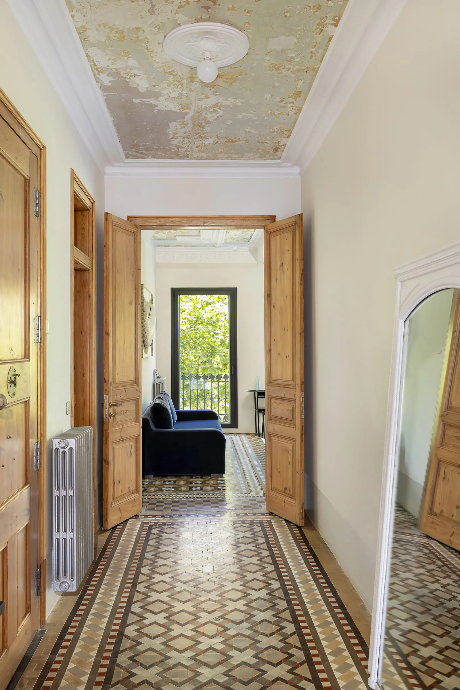 couloir sol carreaux de ciment Nola polychromes appartement ancien rénové