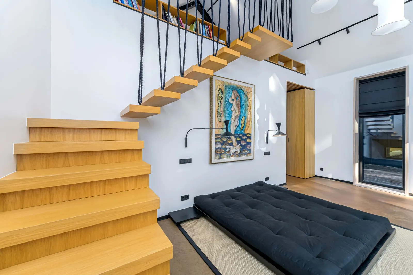 salon avec escalier design en bois et acier