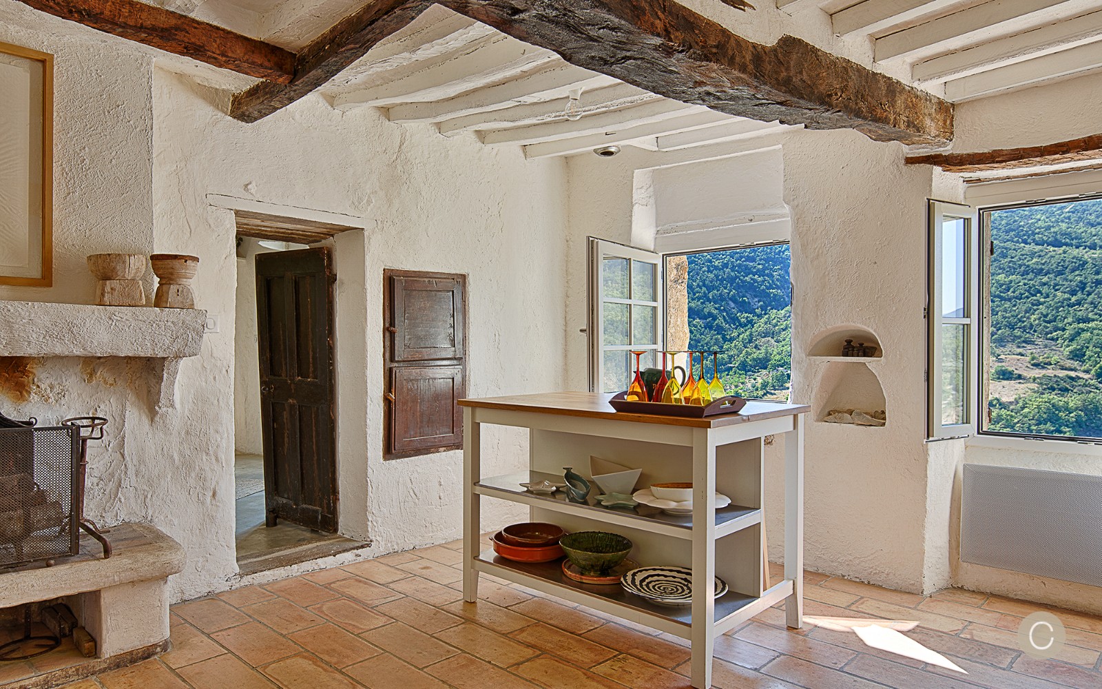 cuisine avec cheminée maison en pierres Drôme provençale cuisine avec cheminée maison en pierres Drôme provençale