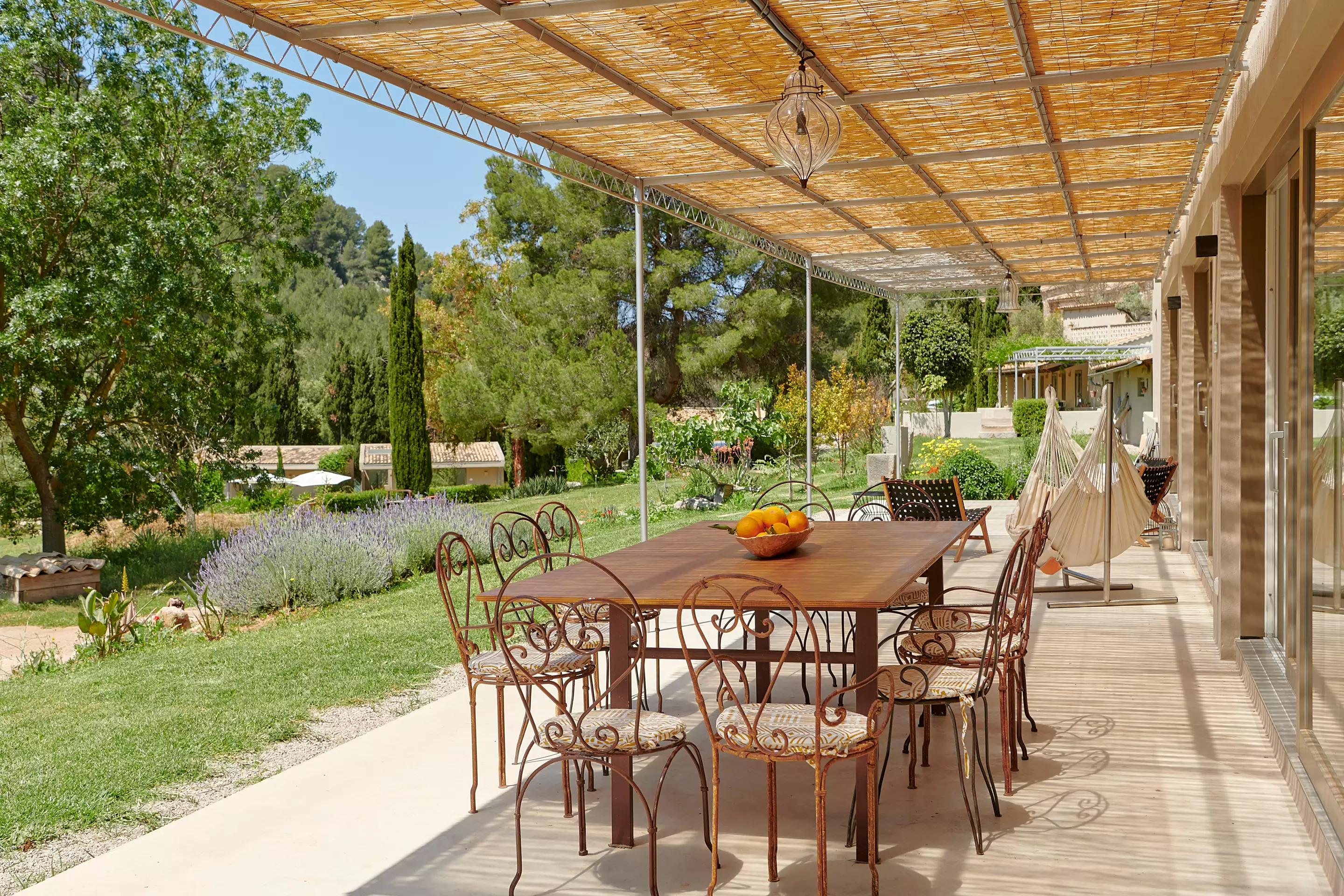 terrasse avec pergola immense maison pour des vacances lumineuses terrasse avec pergola immense maison pour des vacances lumineuses