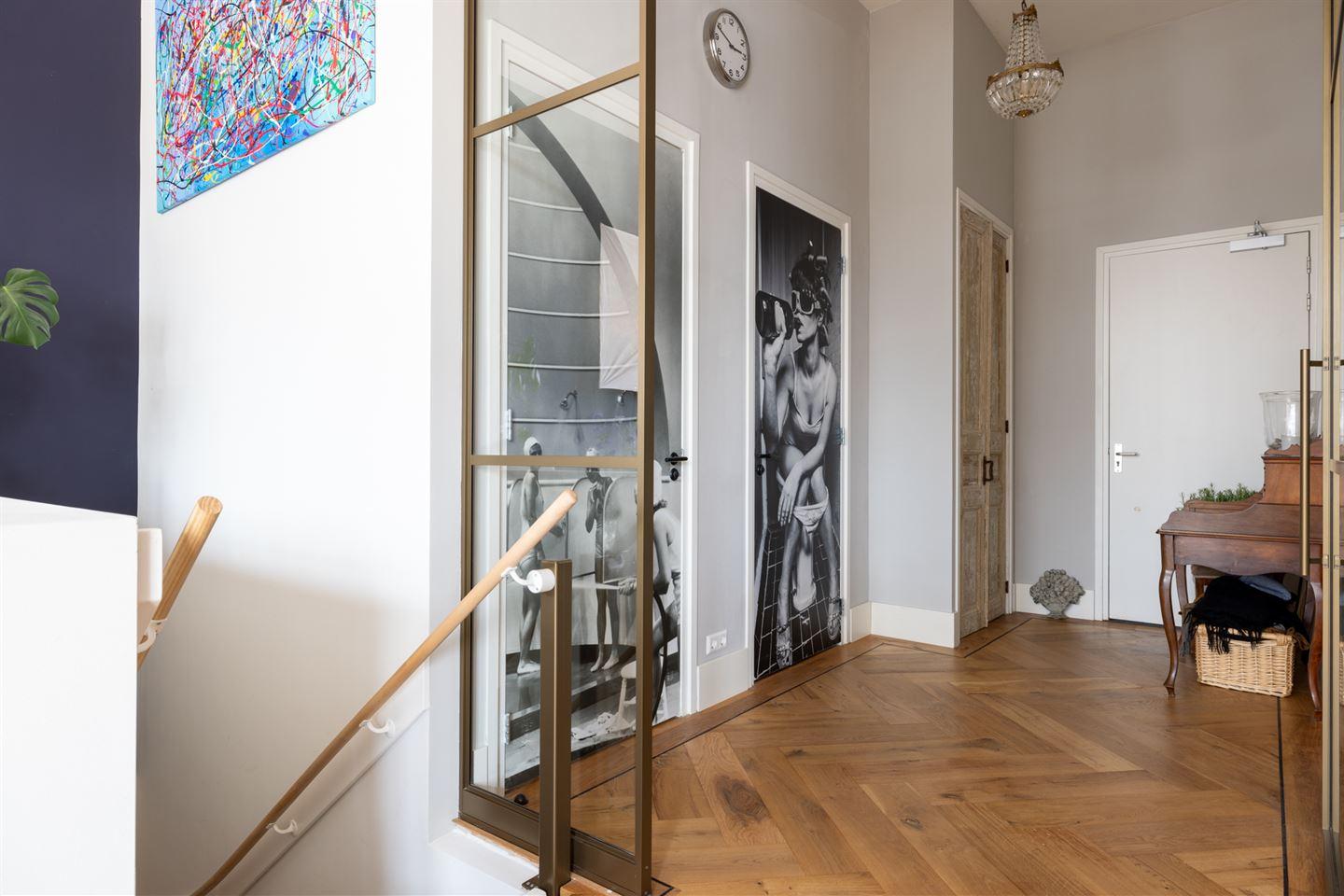 entrée avec escalier appartement en duplex