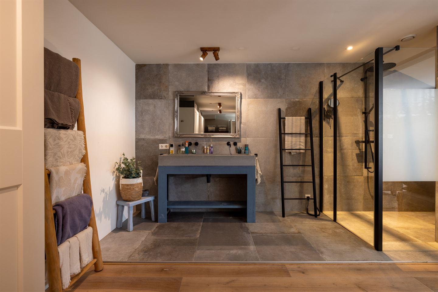salle de bain style industriel appartement en duplex
