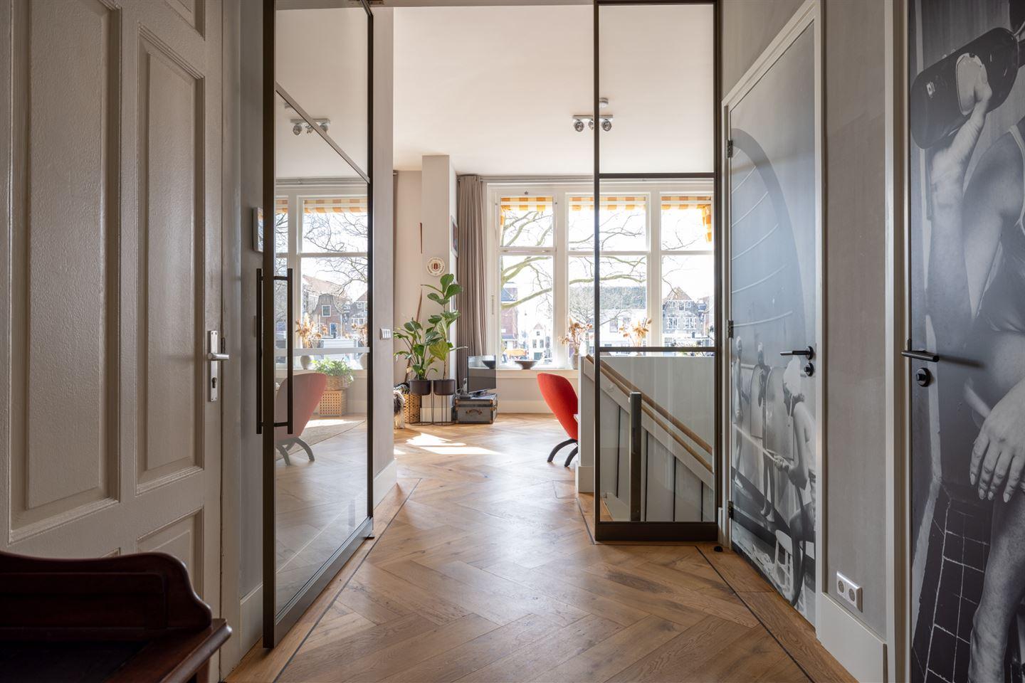 entrée avec escalier appartement en duplex