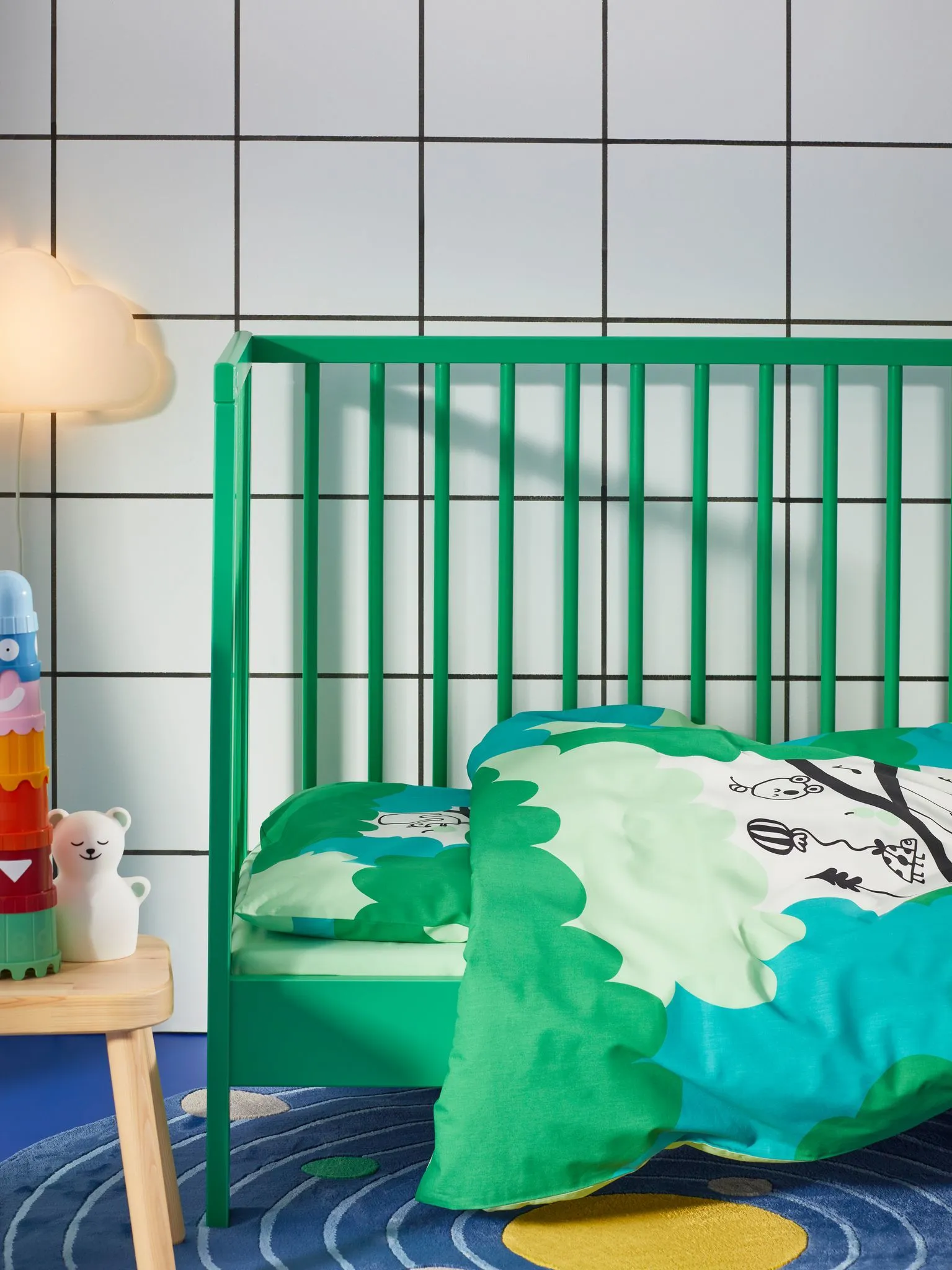 lit bébé barreaux vert