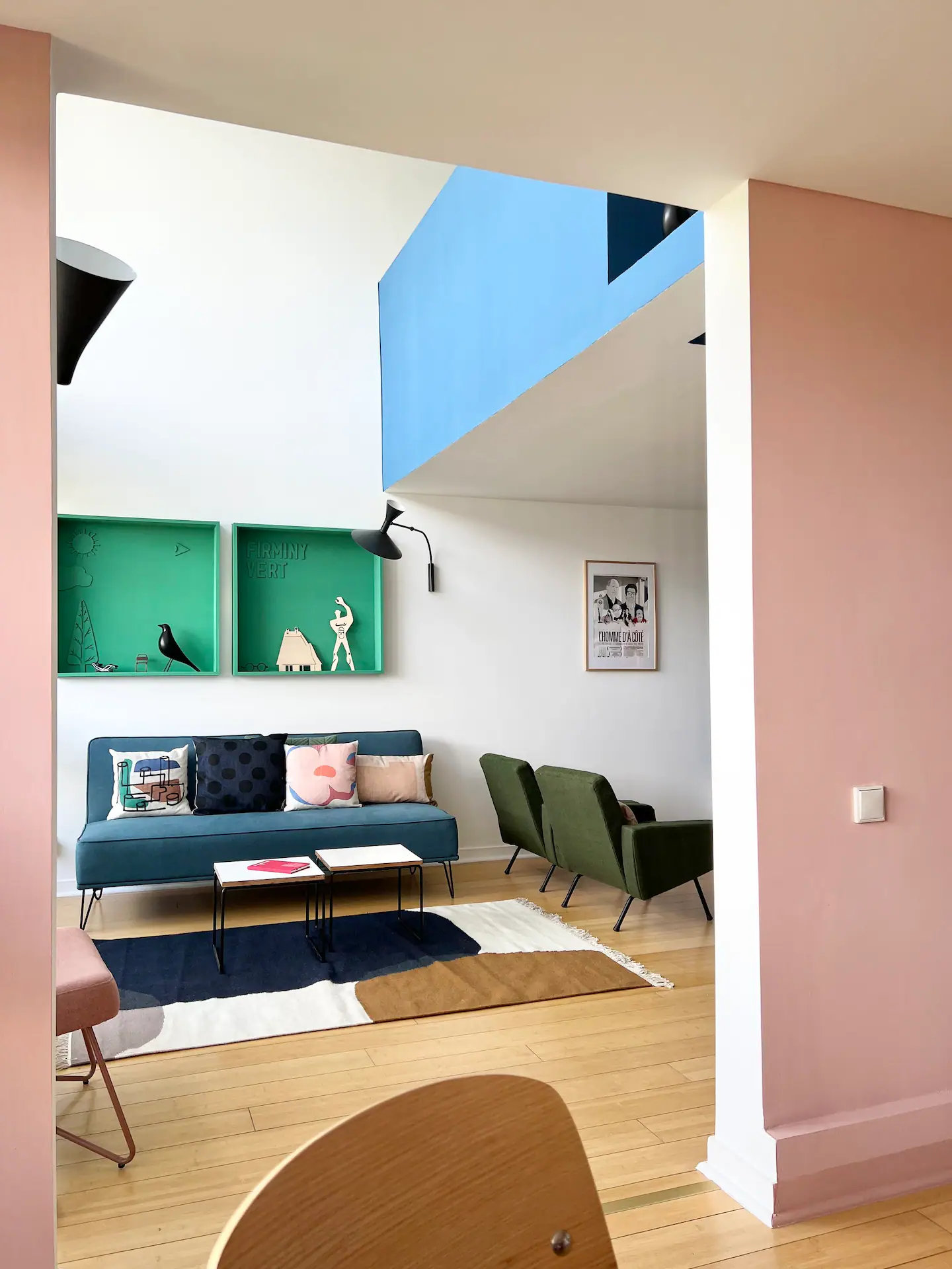 salon double hauteur décoration design et vintage appartement Le Corbusier Firminy salon double hauteur décoration design et vintage appartement Le Corbusier Firminy