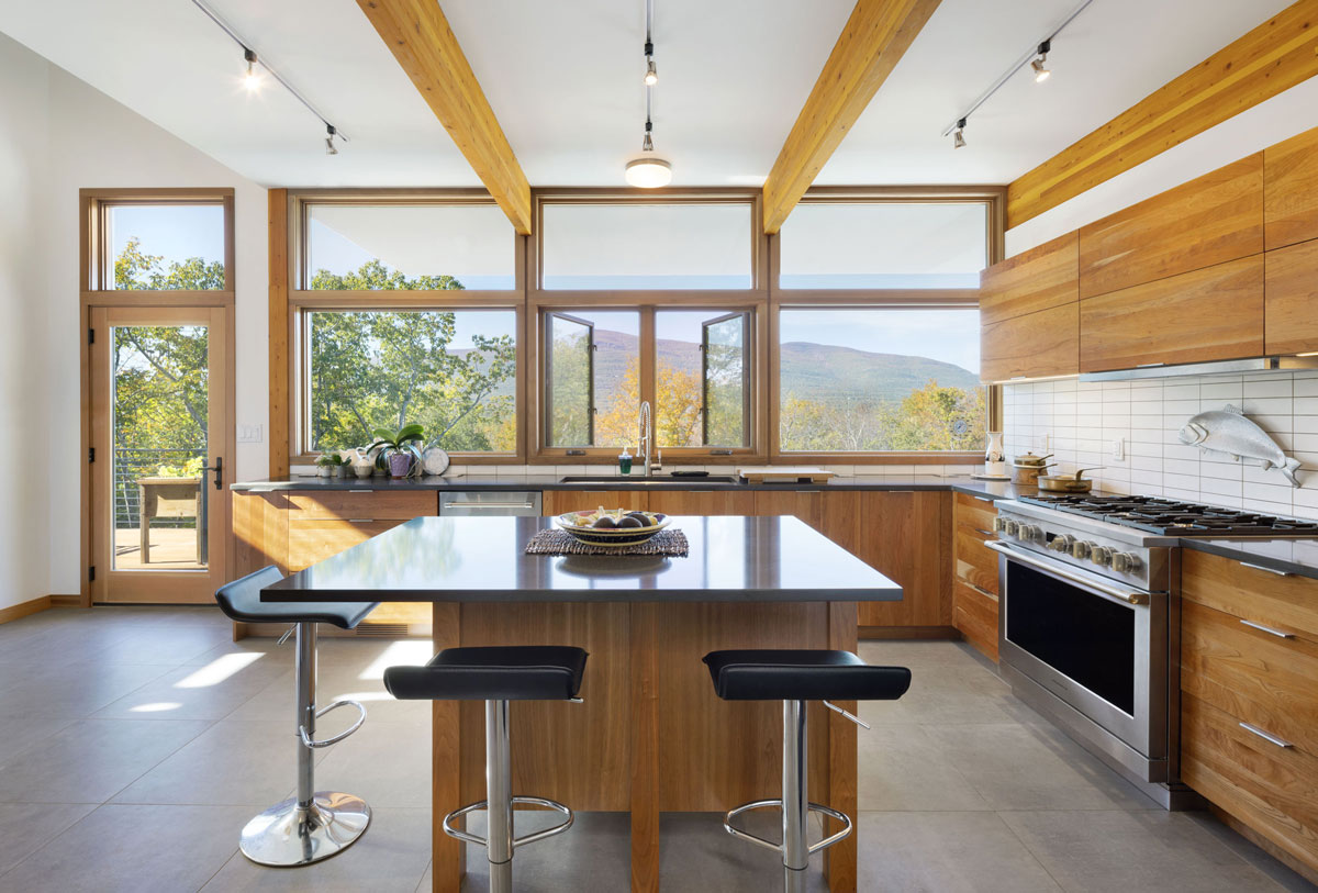 cuisine en bois avec baies vitrées