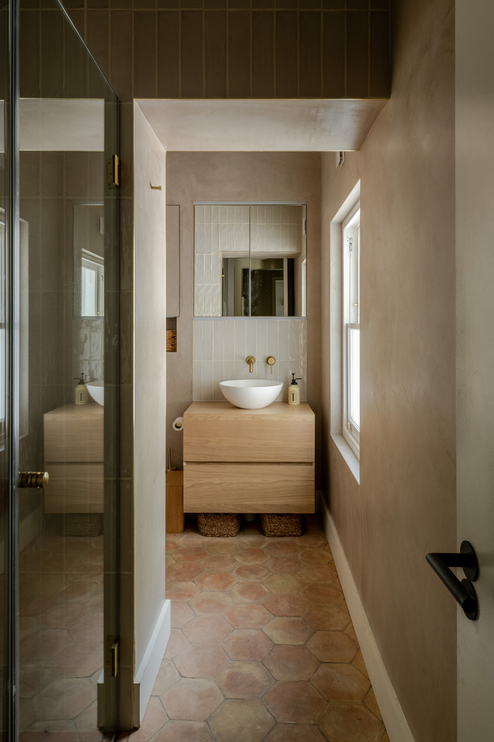 salle de bain tomettes terre cuite