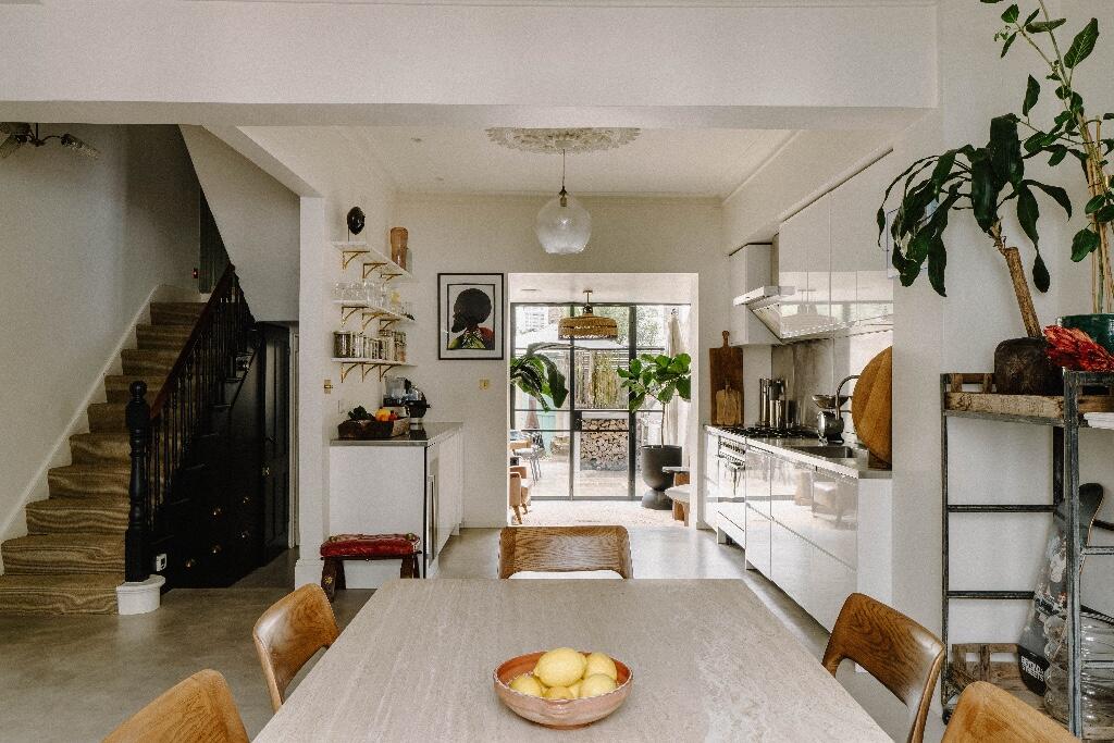 salle à manger avec cuisine