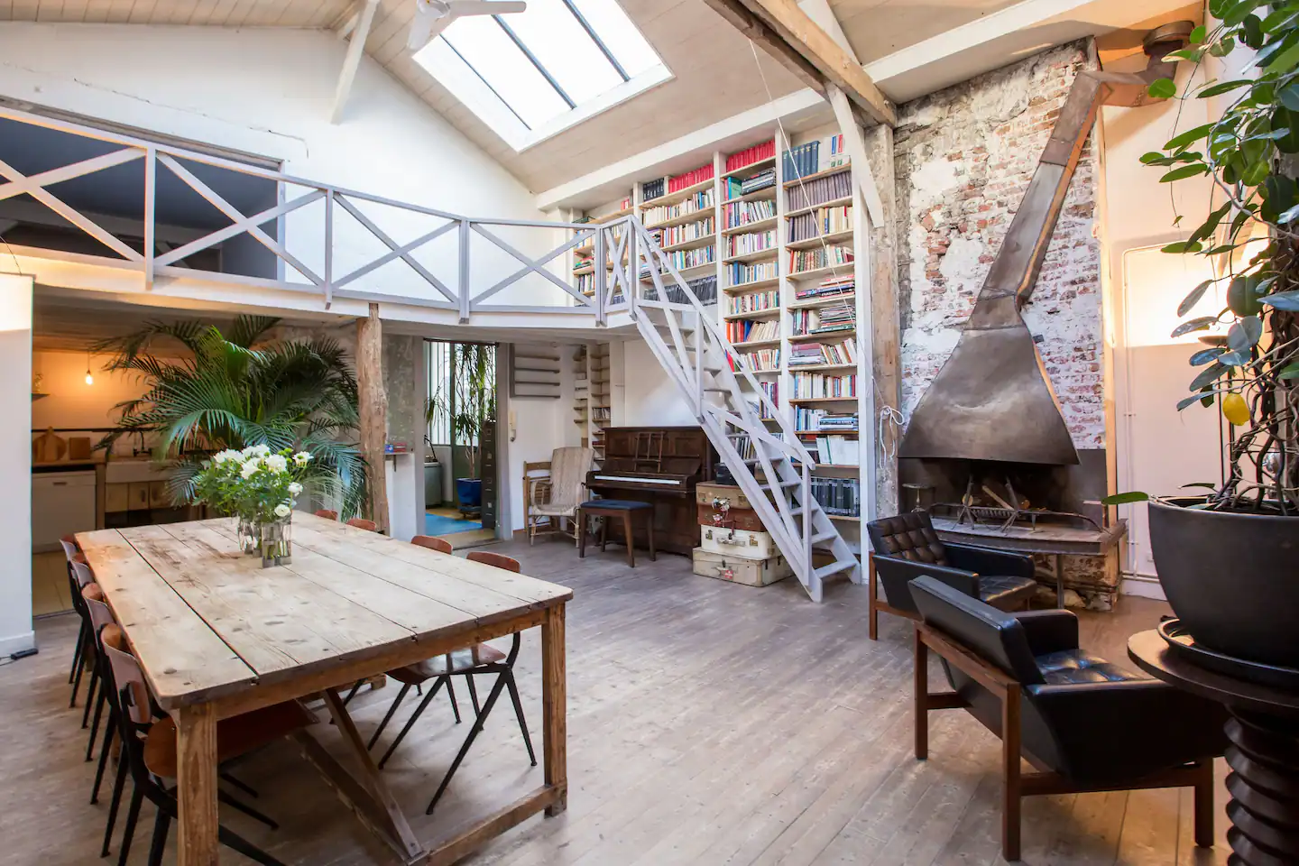 salon double hauteur maison de ville loft Paris salon double hauteur maison de ville loft Paris