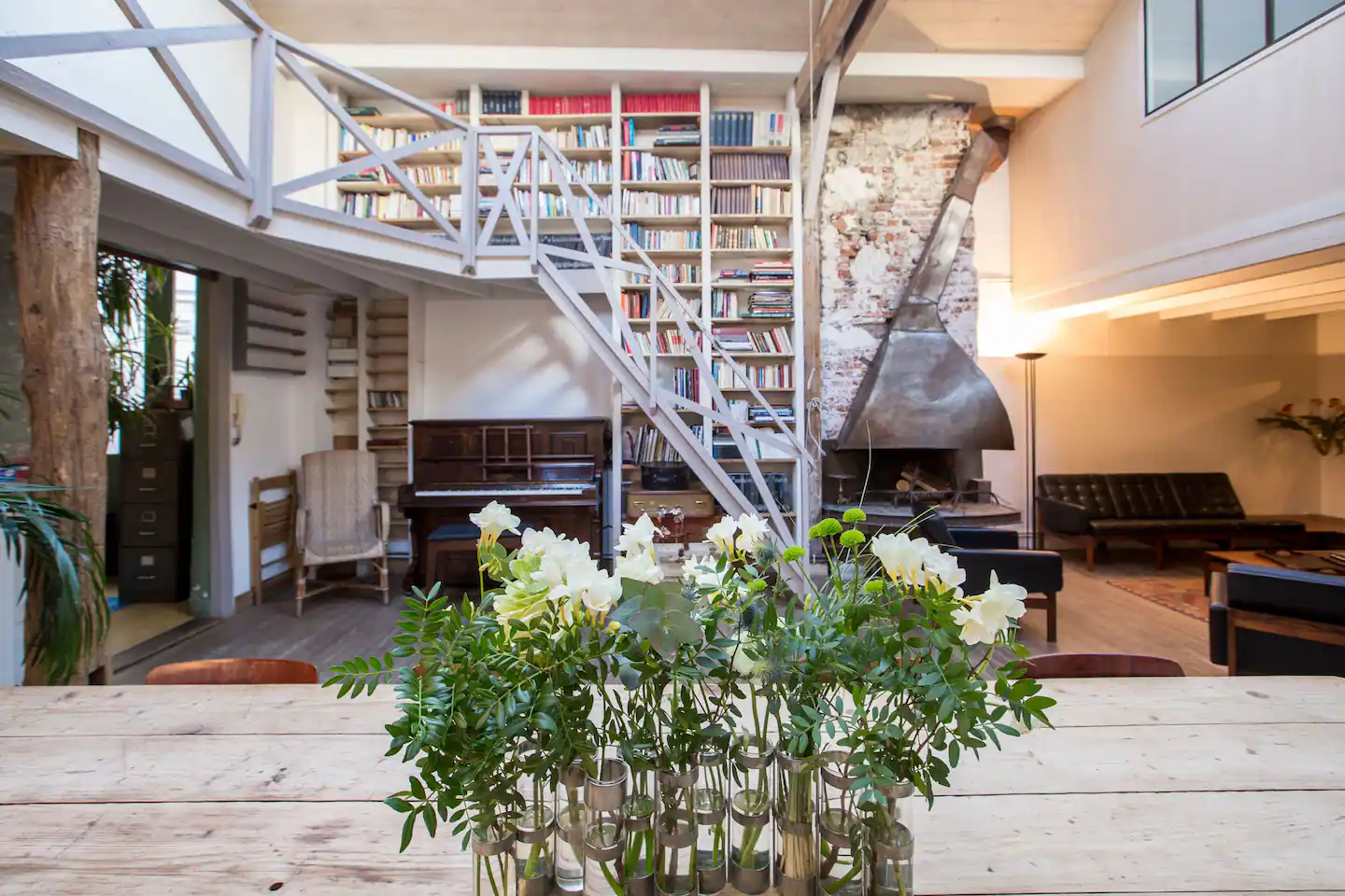 salon double hauteur maison de ville loft Paris salon double hauteur maison de ville loft Paris