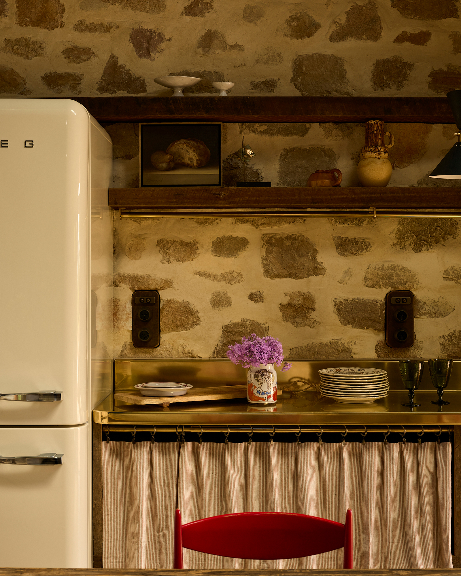 cuisine vintage avec mur en pierres Lo Scoglio cuisine vintage avec mur en pierres Lo Scoglio