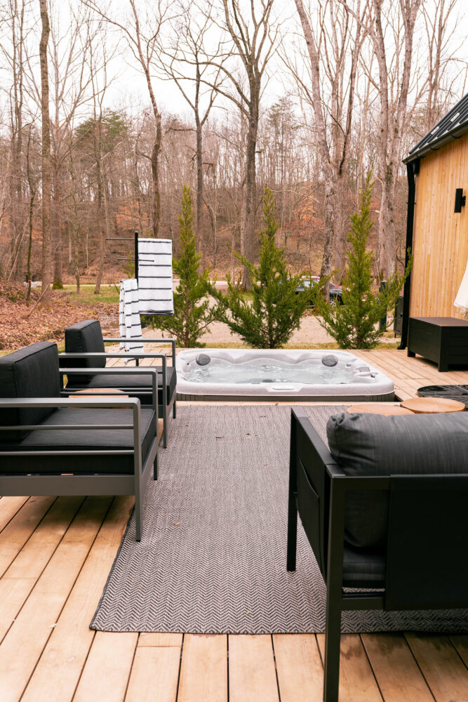 terrasse avec jacuzzi maison en bois villa Rock Hocking Hills terrasse avec jacuzzi maison en bois villa Rock Hocking Hills