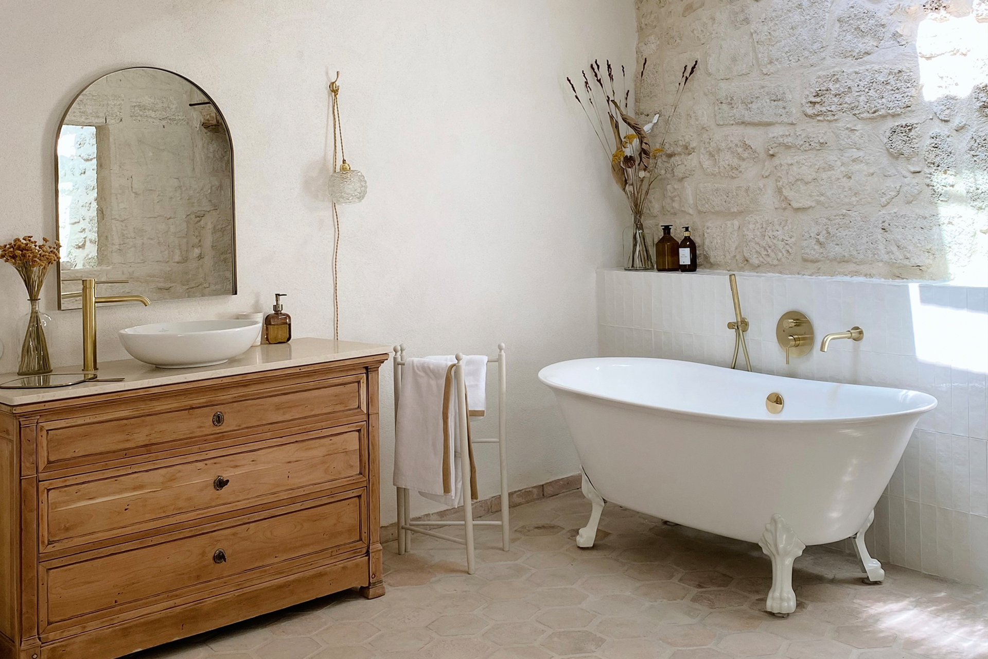 salle de bain décoration rustique chic La maison du Puisatier Uzès salle de bain décoration rustique chic La maison du Puisatier Uzès