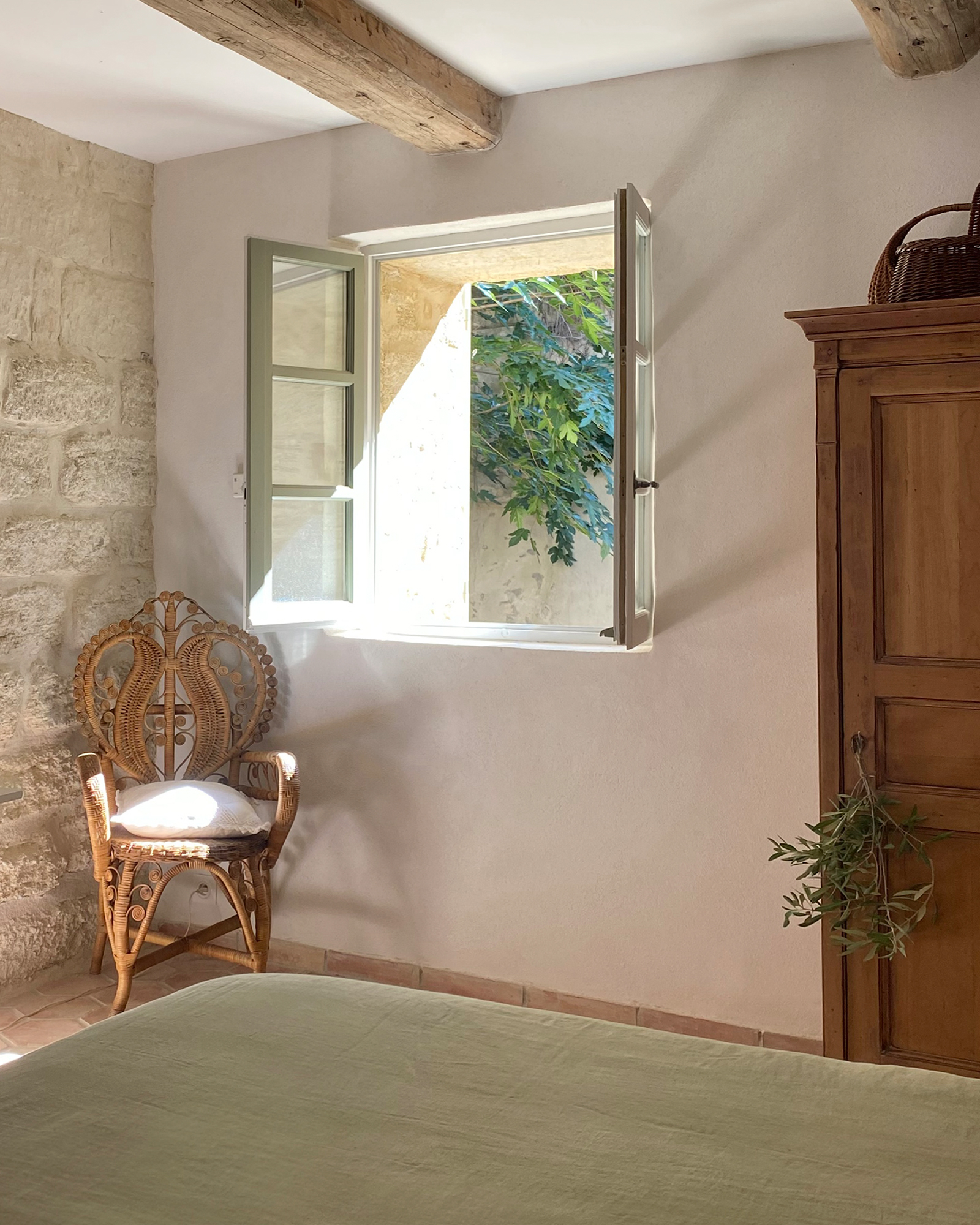 chambre maison de village en pierre Provence La maison du Puisatier Uzès chambre maison de village en pierre Provence La maison du Puisatier Uzès
