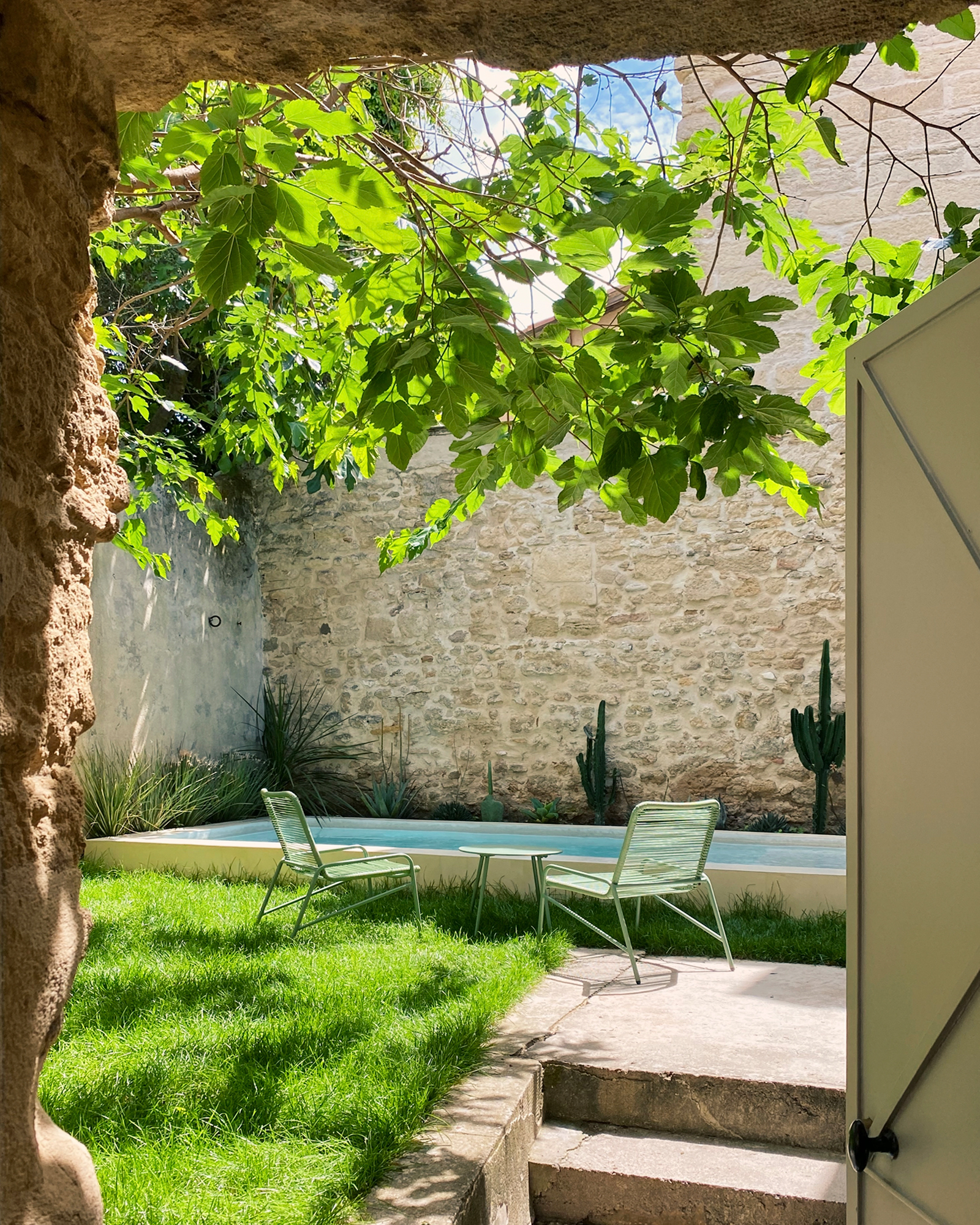 jardin avec piscine La maison du Puisatier Uzès jardin avec piscine La maison du Puisatier Uzès