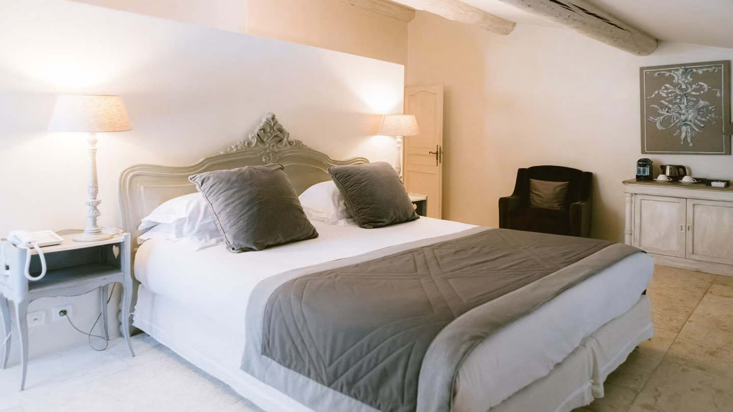 chambre décoration rustique chic Le Mas de la Rose Eygalières