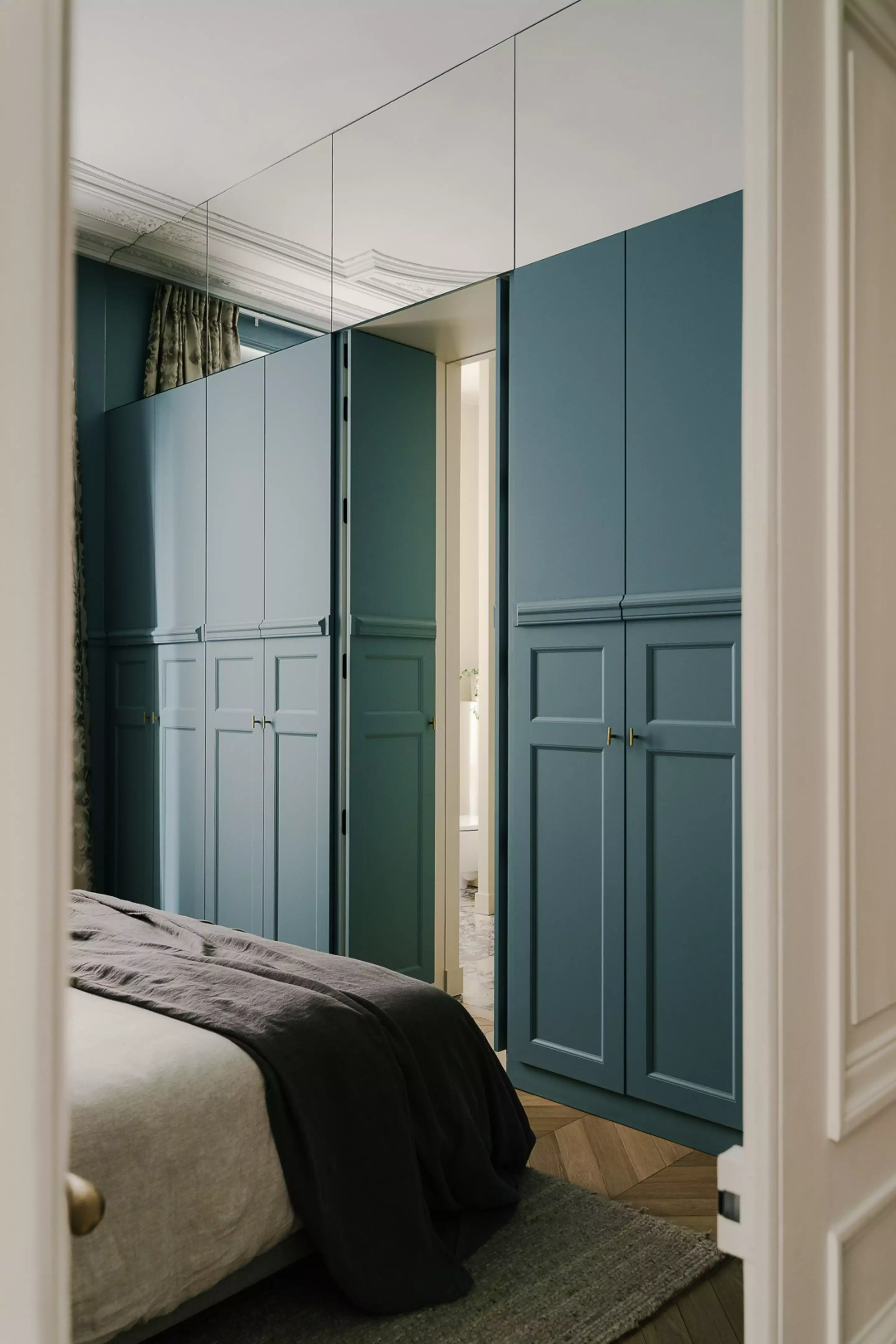 chambre avec salle de bain appartement Paris haussmannien