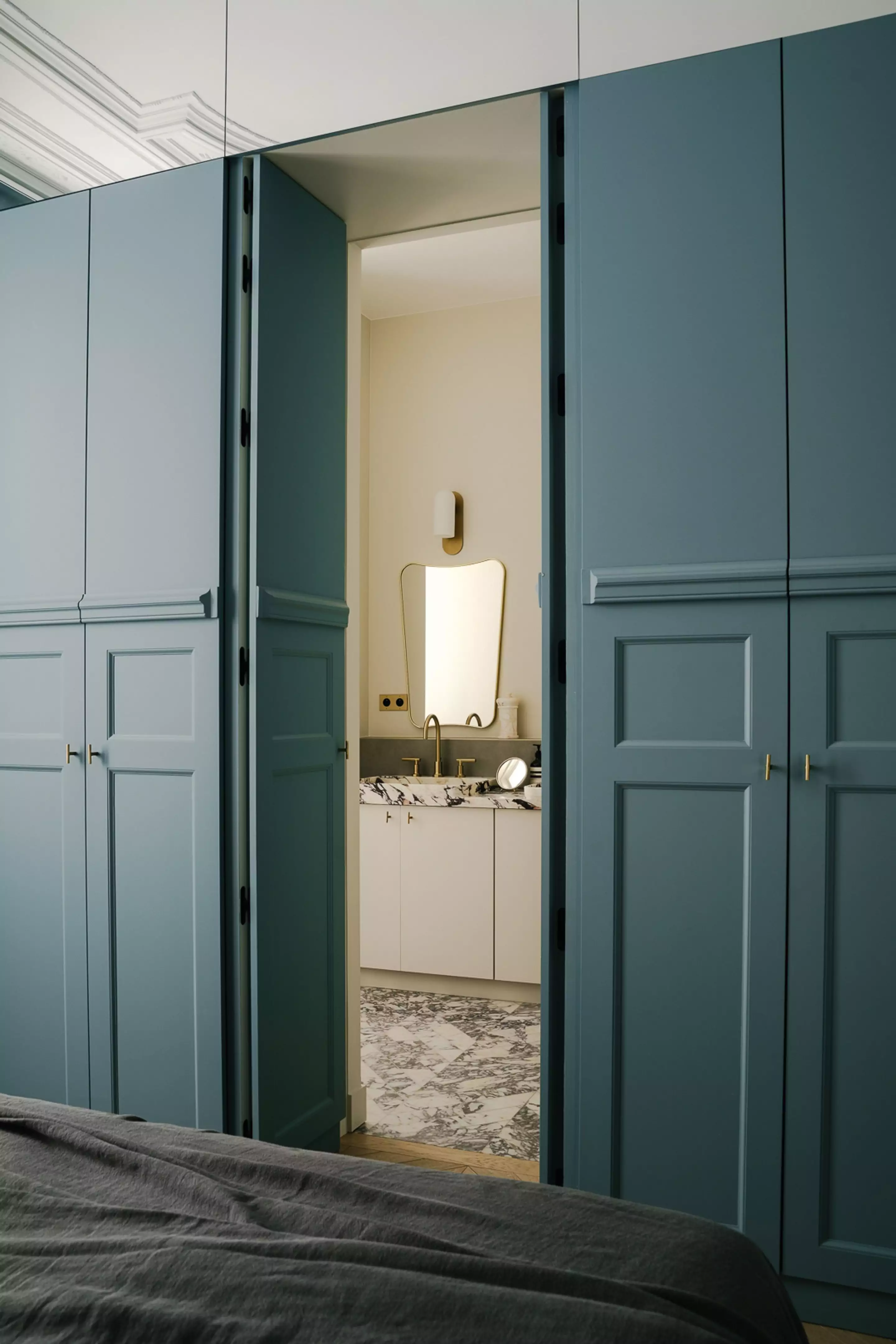 chambre avec salle de bain appartement Paris haussmannien