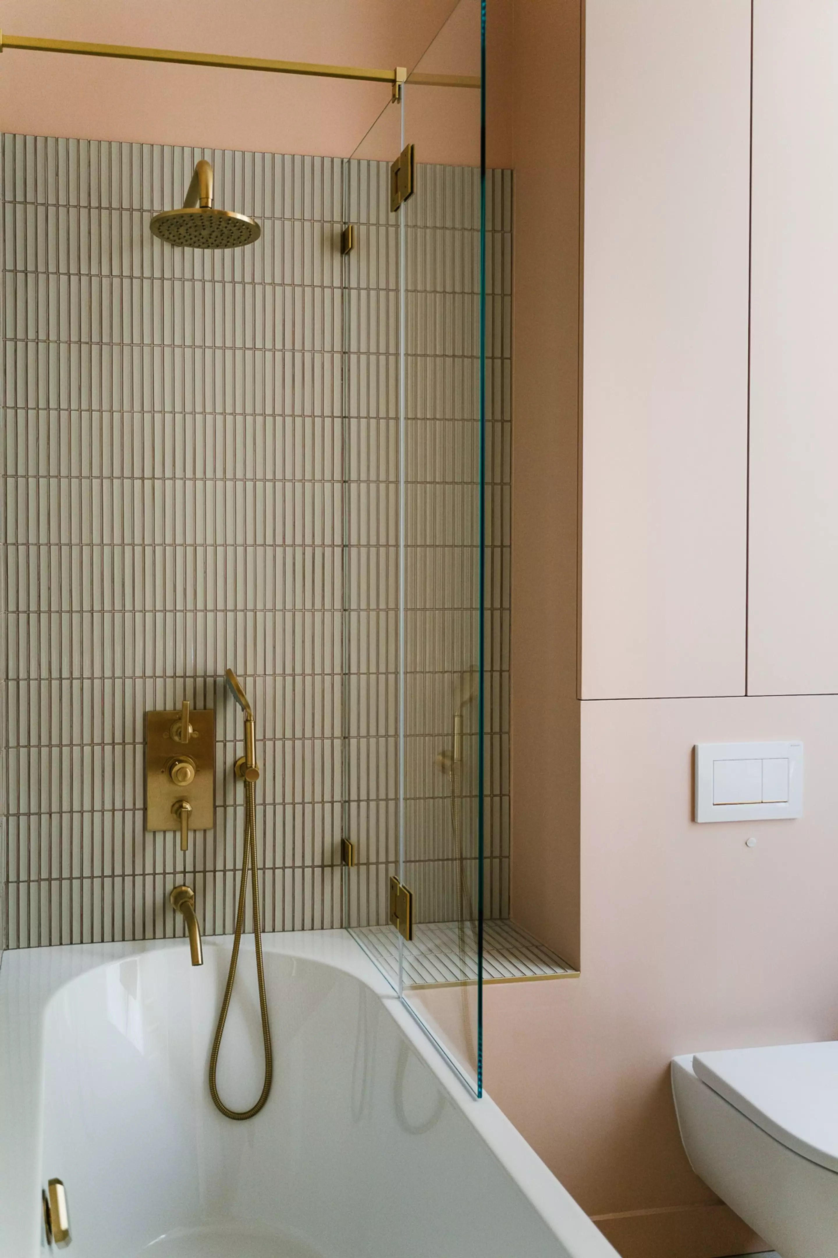 salle de bain rose et verte