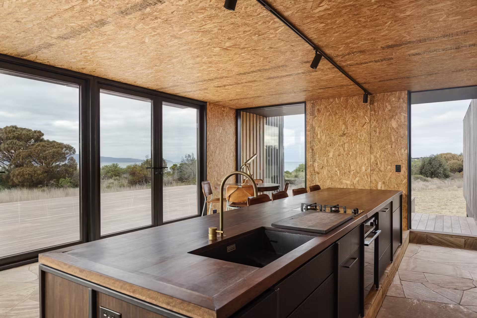 cuisine ouverte murs OSB petite maison de 53m2 en bois