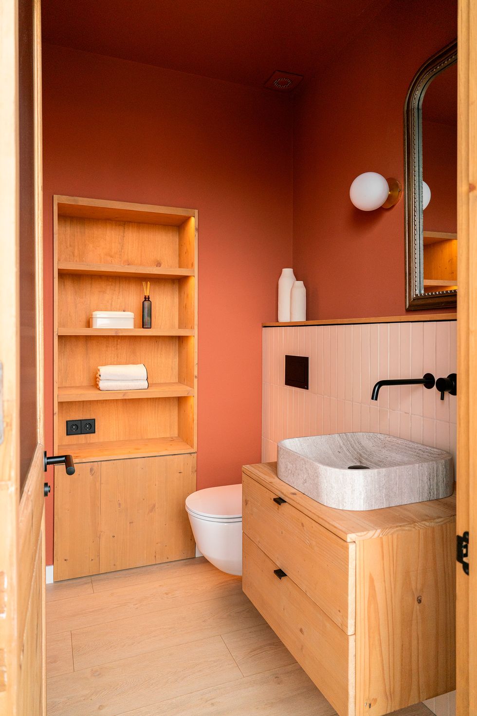 salle de bain mur terracotta