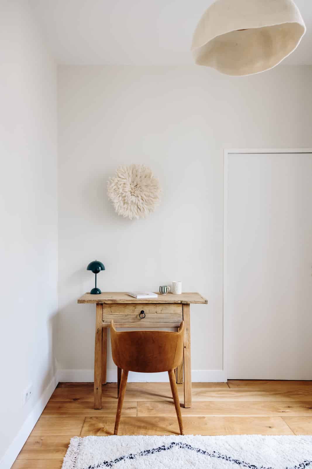 espace bureau dans chambre décoration contemporaine Photo : Aurélie Deglane pour Happy Pog