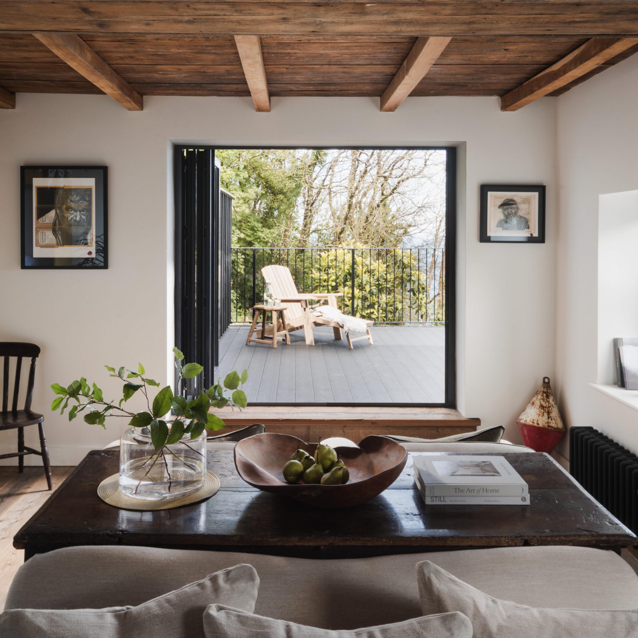 salon avec terrasse vue mer maison ancienne rénovée