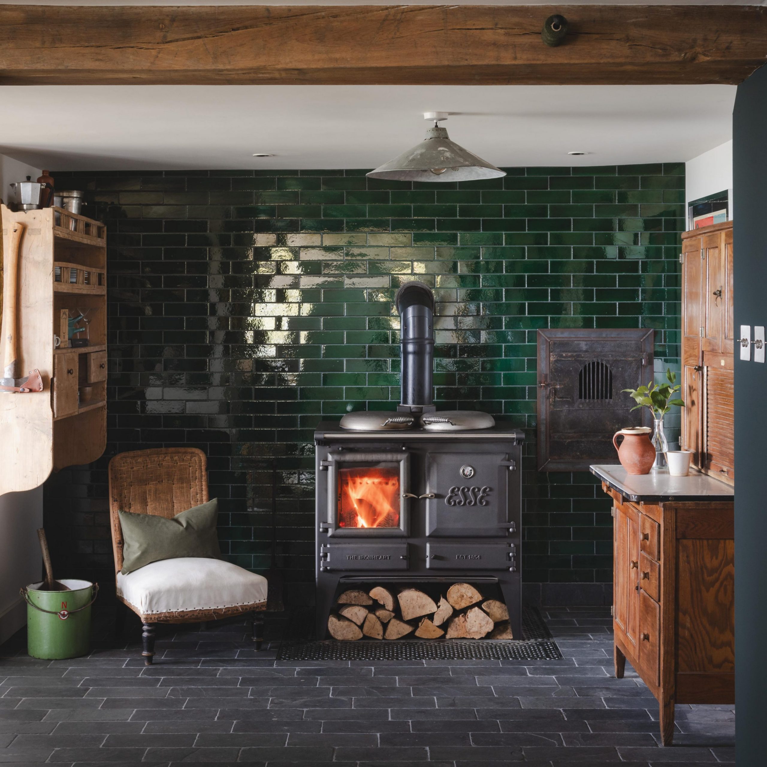 cuisine avec cuisinière ancienne en fonte maison ancienne rénovée