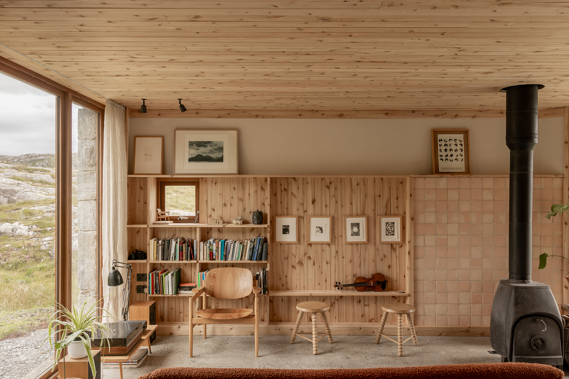 salon avec poêle maison en bois décoration contemporaine et naturelle salon avec poêle maison en bois décoration contemporaine et naturelle