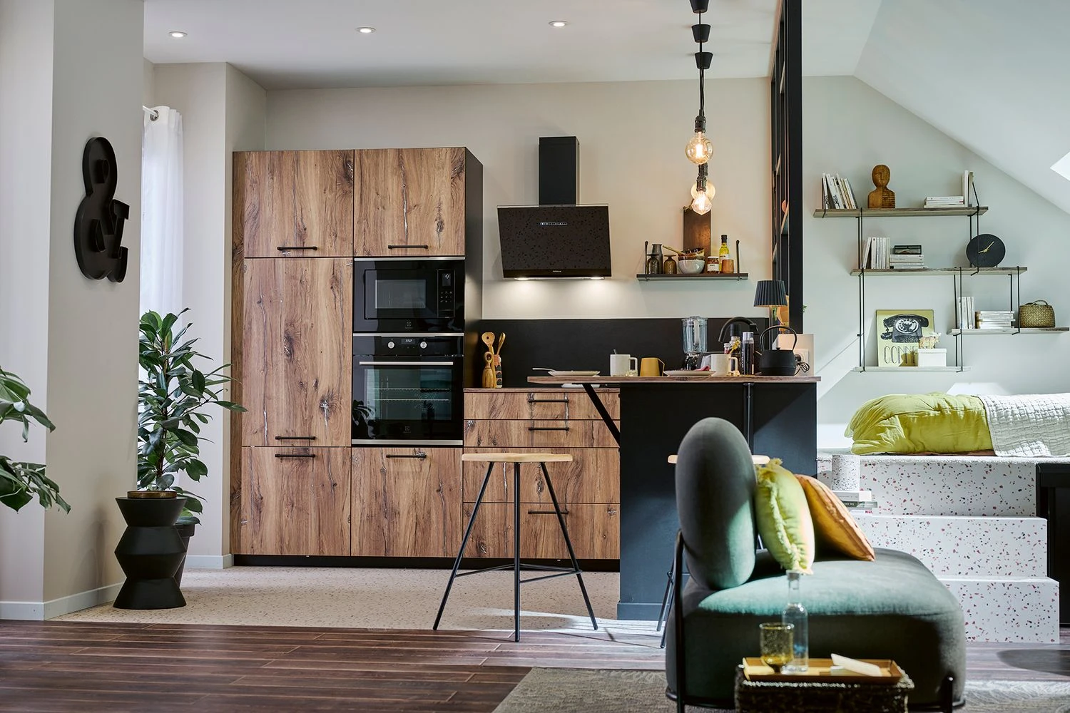 cuisine et coin chambre studio sous les toits