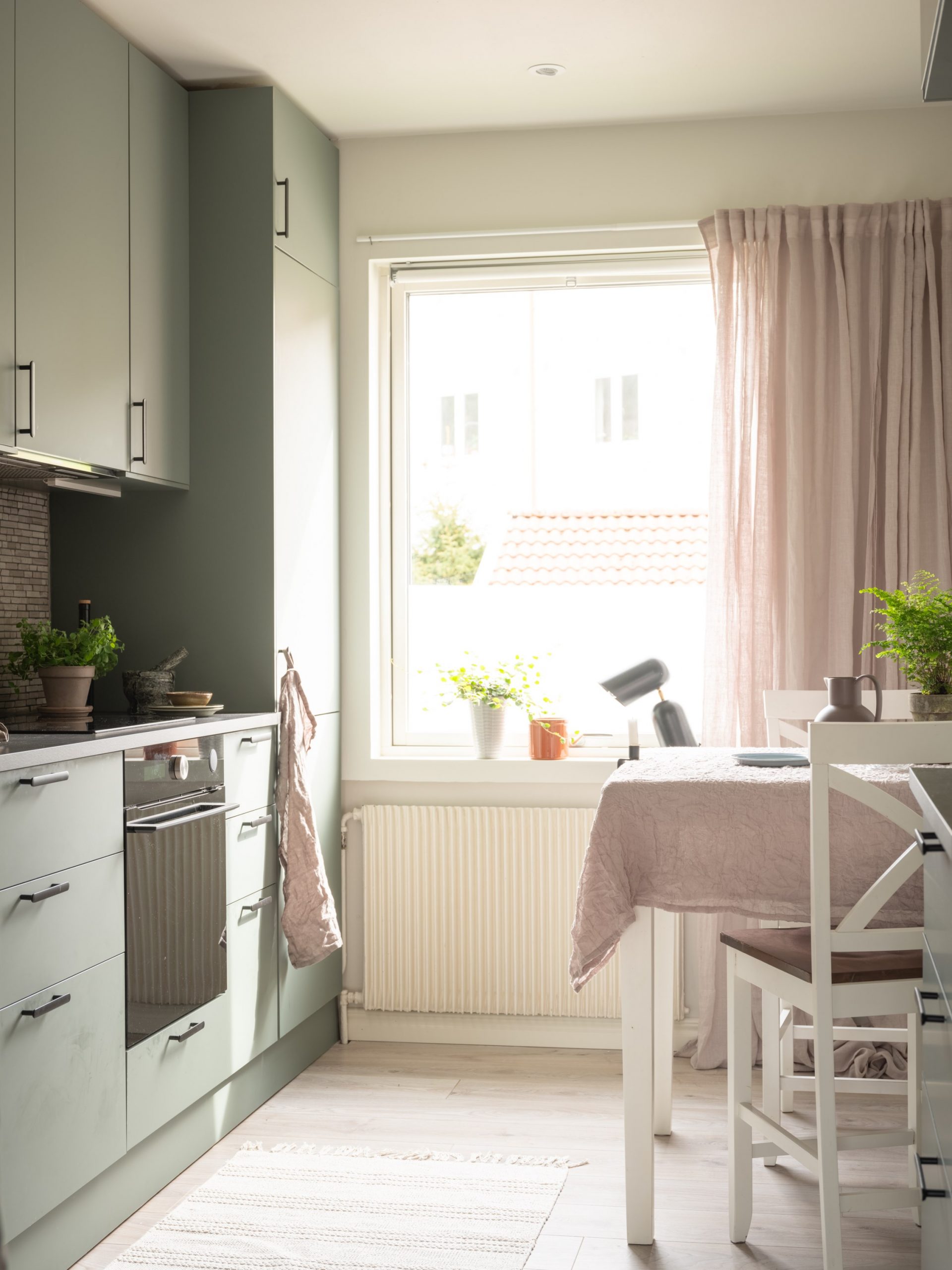 cuisine vert sauge avec coin repas studio 38m2 cuisine vert sauge avec coin repas studio 38m2