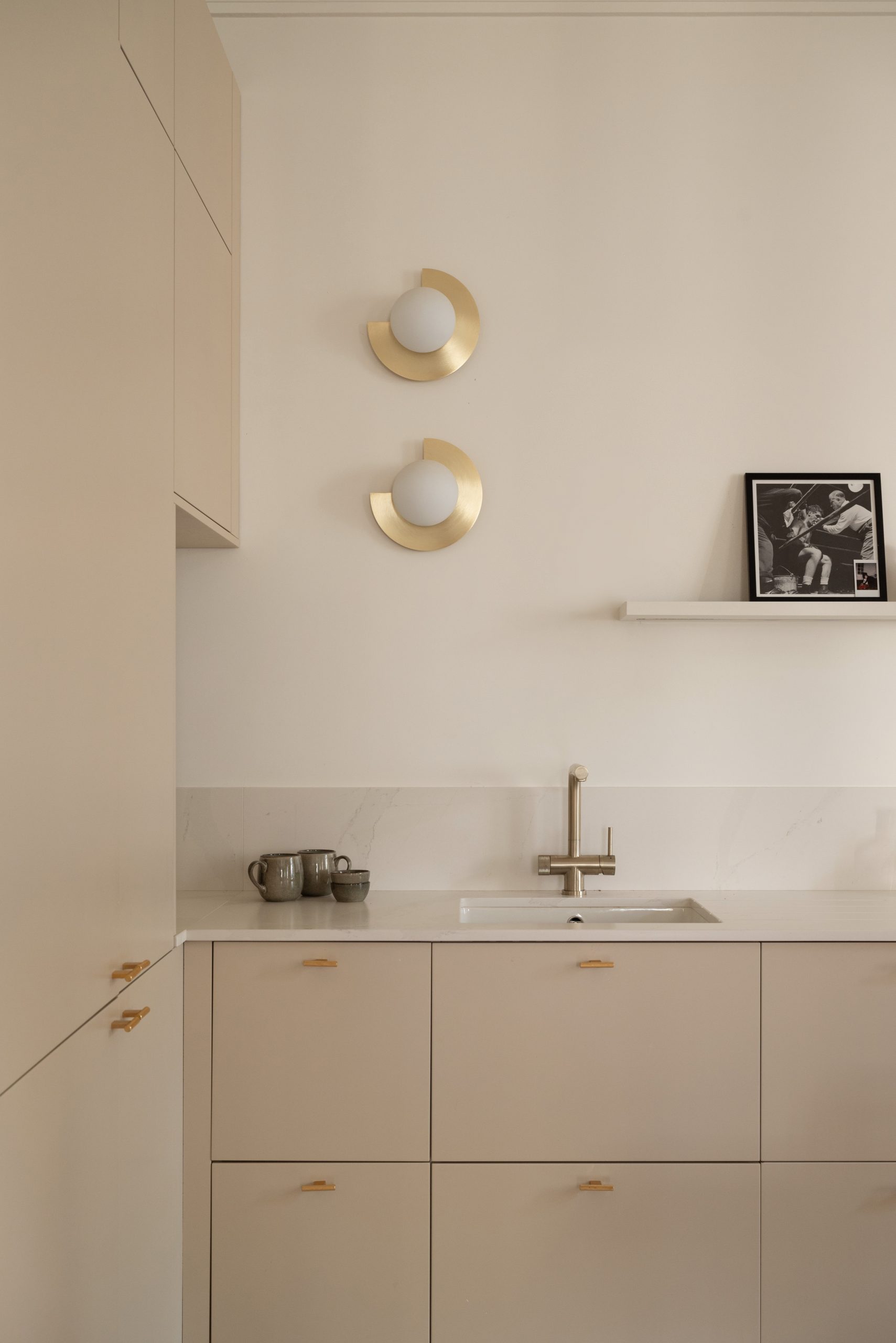 cuisine design dans appartement haussmannien rénové Paris par Studio Castille