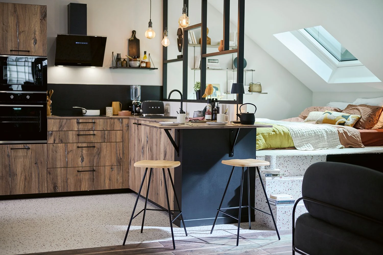 cuisine et coin chambre studio sous les toits