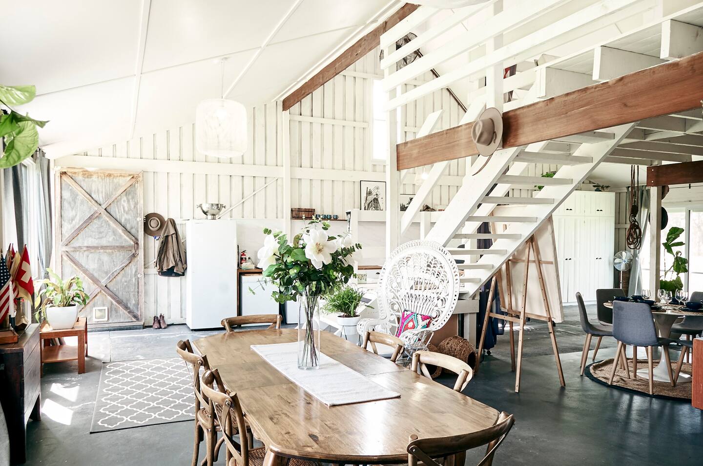 salon maison en bois de style grange rénovée